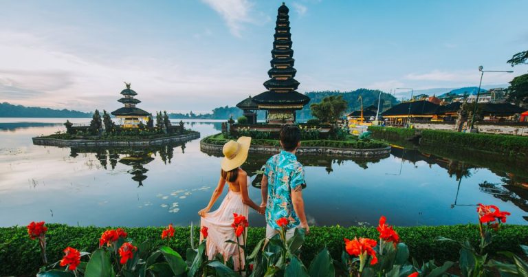 Couple,Spending,Time,At,The,Ulun,Datu,Bratan,Temple,In