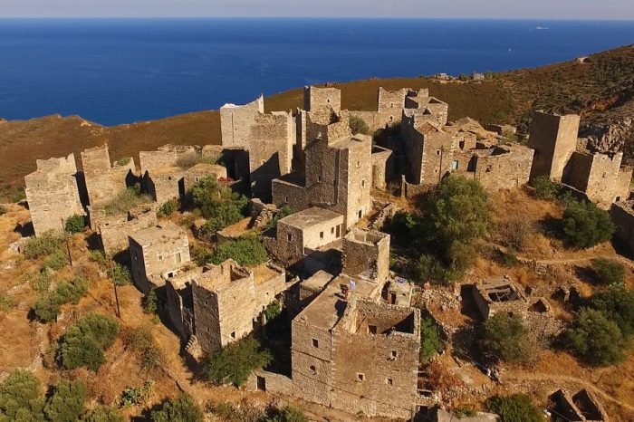 ΚΑΛΟΚΑΙΡΙ ΣΤΗΝ ΑΓΕΡΩΧΗ ΜΑΝΗ: Πύργοι, πέτρα, γαλάζιο & Φώς! | Ιούλιος & Σεπτέμβριος